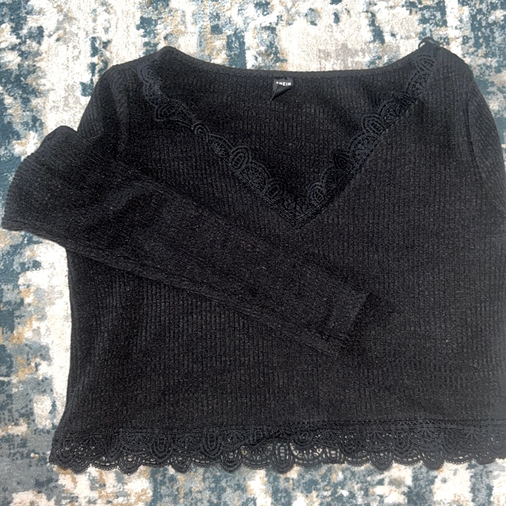 Cropped black top with lace